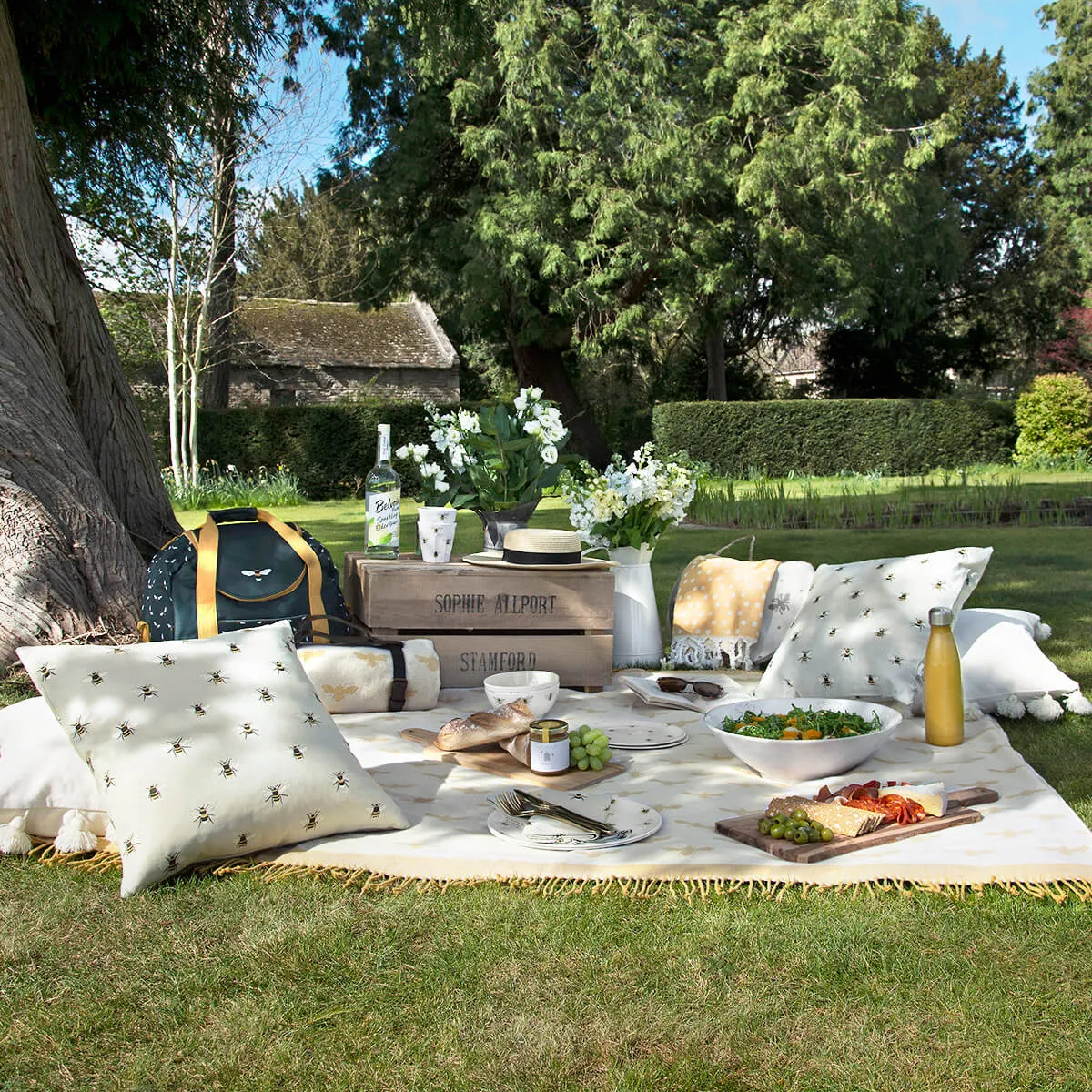 Bees Picnic Bag